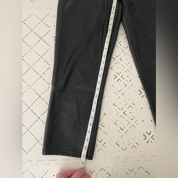 Abercrombie & Fitch‎ The Ankle Straight Ultra High Rise Faux Leather pants - Picture 4 of 10